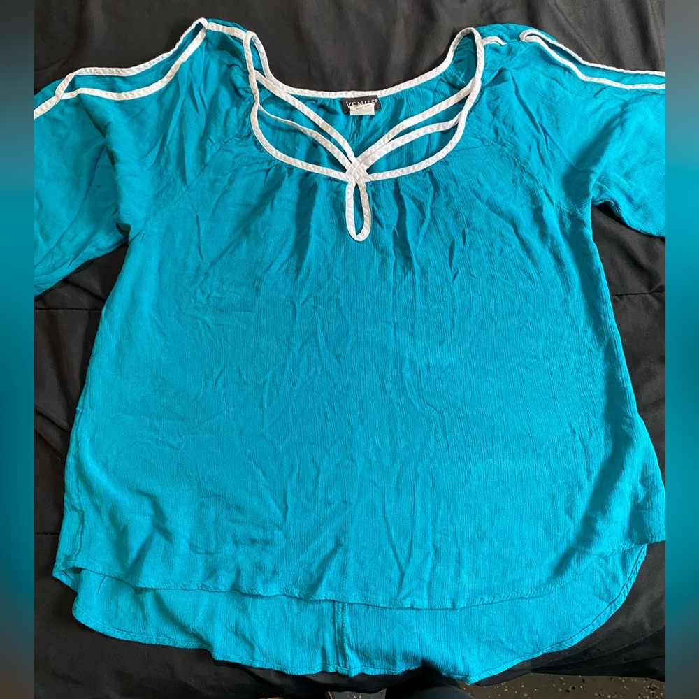 Venus • cute top • size medium
